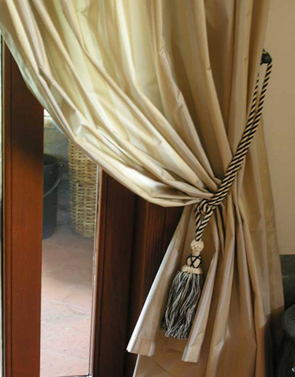 Belleri tende morbide classiche Come mettere i ganci per tende a vetro
